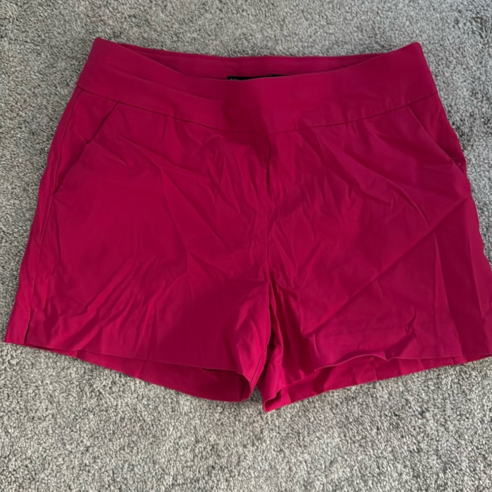 New York & Company - Flat Front Elastic Waist Shorts - Real Front Pockets! Large